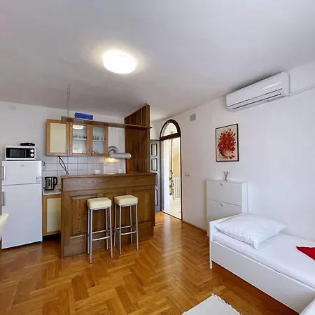 Brebric - 540 Meter Vom By Interhome Silo (Krk)